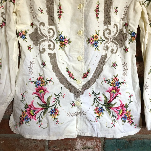 SOLD Vintage Boho Cottagecore Hippie Floral Embroidered Eyelet Button Down - Picture 5 of 10